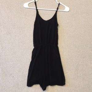 SIMPLE BLACK ROMPER